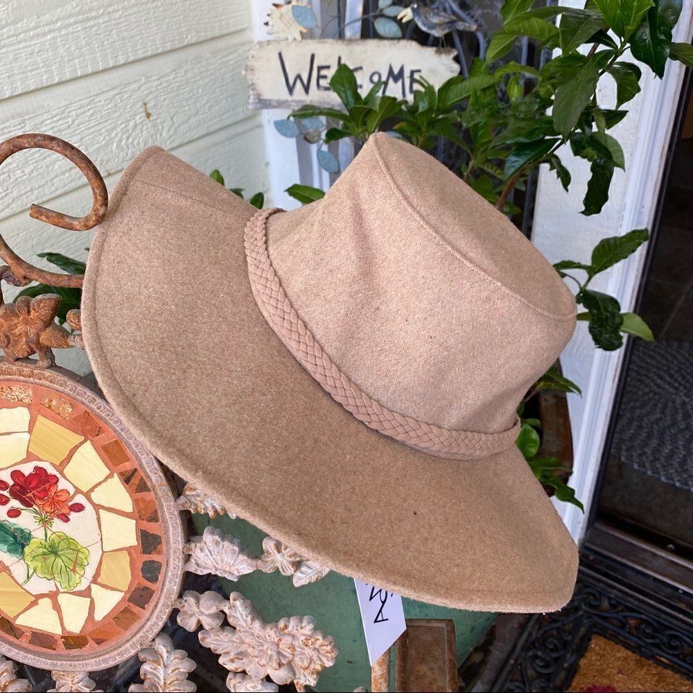 👒ASN Harper soft felt floppy hat in tan NWT! Adjustable size. Great for travel.